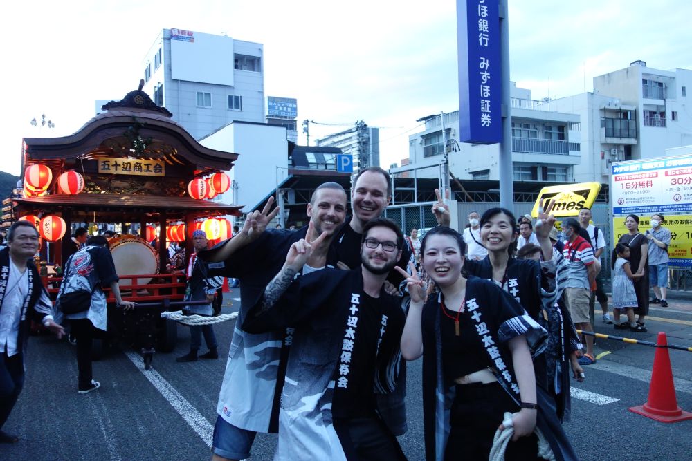 Gruppenfoto während der Teilnahme am 15. Fukushima Float Festival