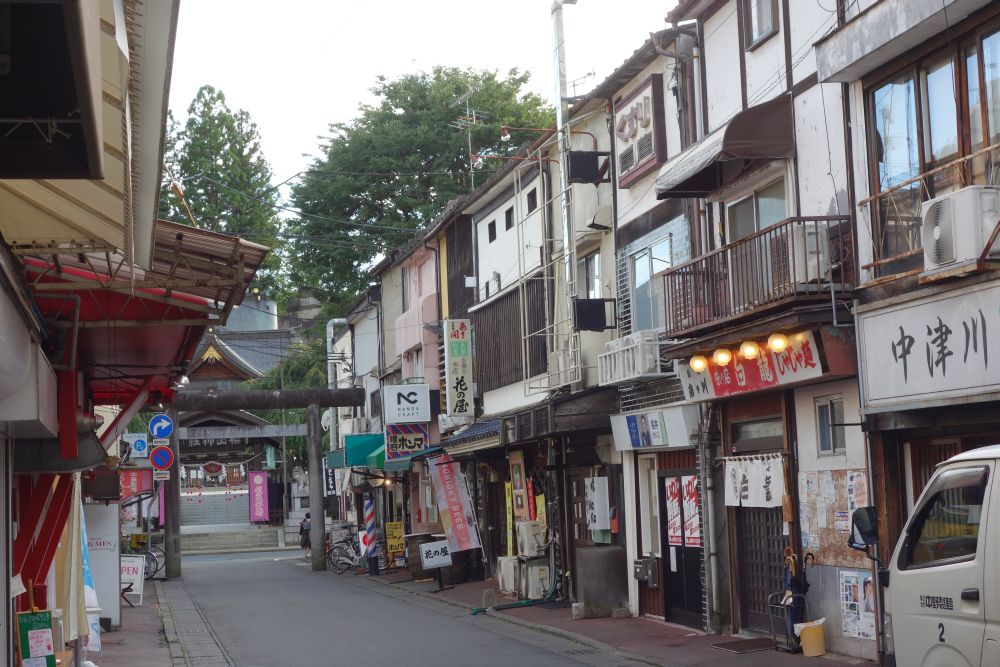 Straße zum Schrein Sakurayama