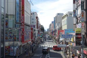 Straße vor unserem Hotel in Tōkyō