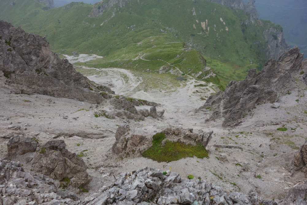 Die erklommene Gröllpiste vom Standpunkt Passo del Mulo