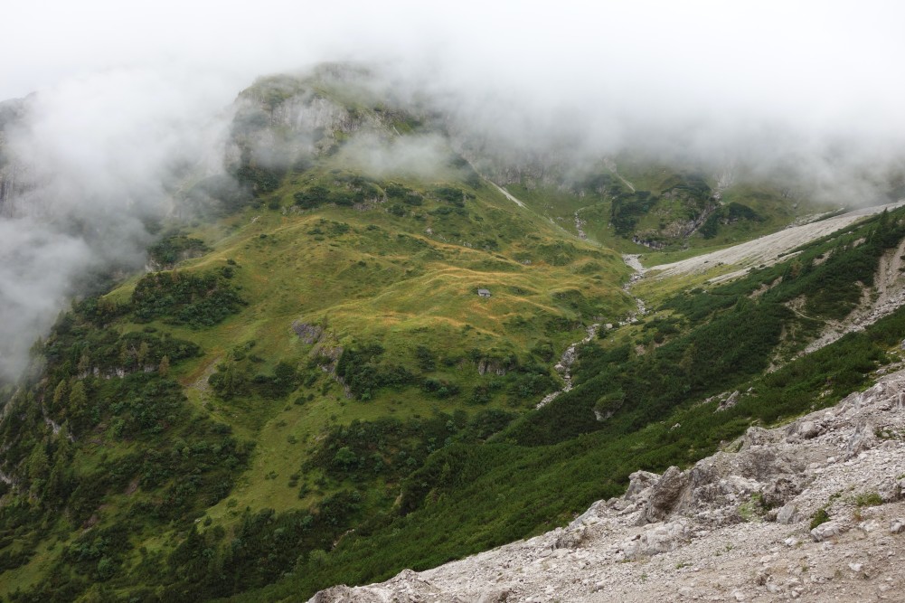 Schutzhütte Laghet de Sora (genau mittig im Bild)