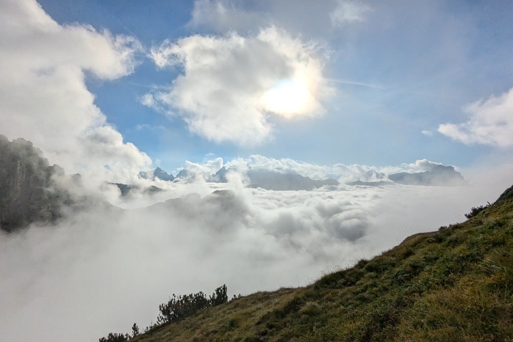 Weg zum Gebirgspass Forcella Val de Drap