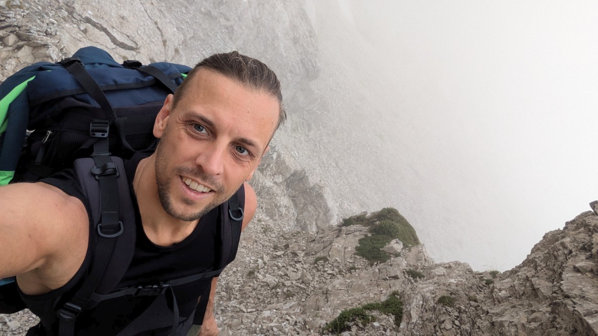 Kletterei auf dem Weg zum Gebirgspass Forcella Val de Drap